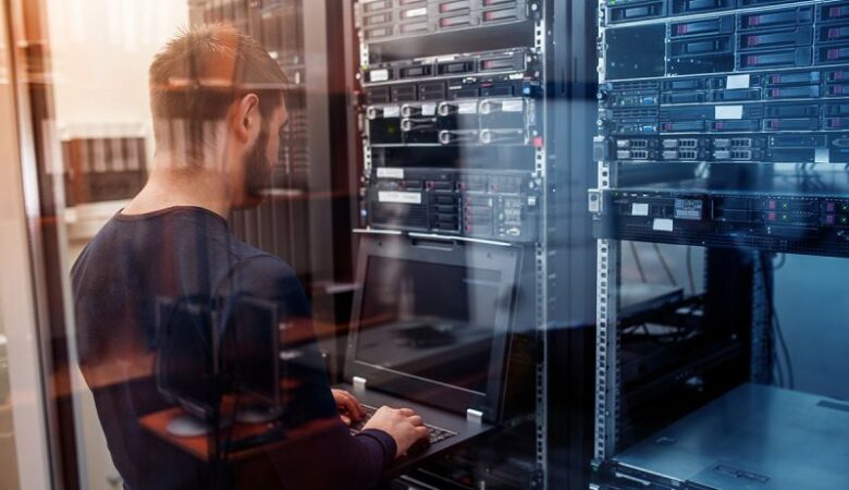 سرور اختصاصی (Dedicated Server) چیست ؟ مزایا، کاربرد و ویژگی ها